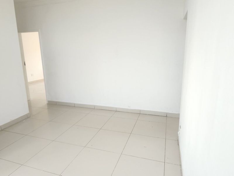 Neat and Super Spacious 3.5 Bedroom Apartment for Sale in Secure Complex in Laudium - Photo 7