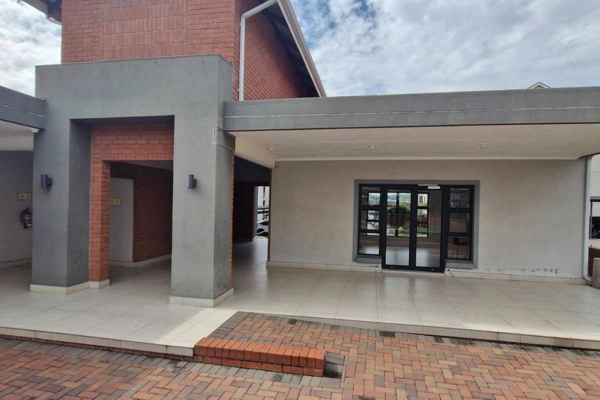 Stunning  Gorgeous North - Facing..... 1 Bedroom 1 Full Bathroom Modern Kitchen  Balcony With Braai Area Upstairs Apartment  - Photo 3