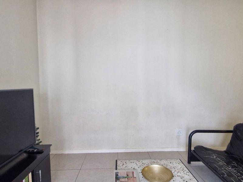 Stunning  Gorgeous North - Facing..... 1 Bedroom 1 Full Bathroom Modern Kitchen  Balcony With Braai Area Upstairs Apartment  - Photo 9