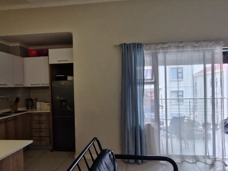 Stunning  Gorgeous North - Facing..... 1 Bedroom 1 Full Bathroom Modern Kitchen  Balcony With Braai Area Upstairs Apartment  - Photo 6