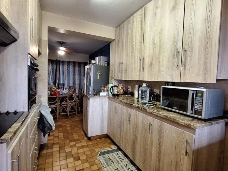 Secure and Spacious Living in a Prime Location - Photo 9