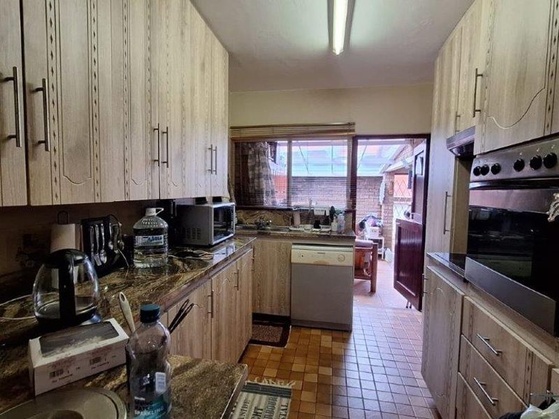 Secure and Spacious Living in a Prime Location - Photo 7