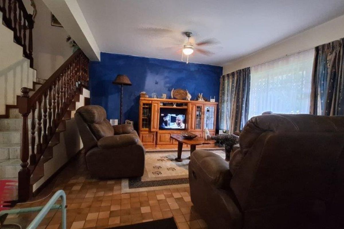 Secure and Spacious Living in a Prime Location - Photo 4