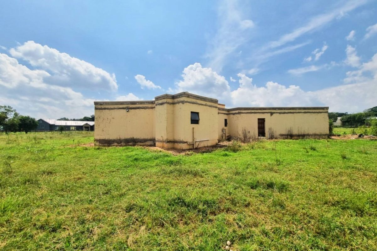 Stunning 6-Bedroom Masterpiece For Sale in Rietvlei View Estate – Serious Buyers Invited - Photo 2