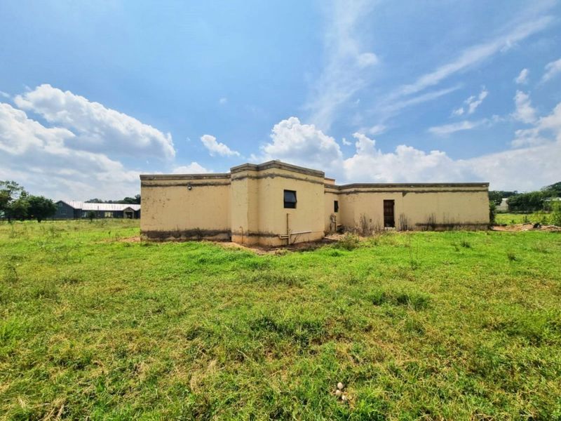 Stunning 6-Bedroom Masterpiece For Sale in Rietvlei View Estate – Serious Buyers Invited - Photo 2