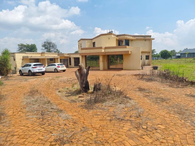 Stunning 6-Bedroom Masterpiece For Sale in Rietvlei View Estate – Serious Buyers Invited - Photo 4