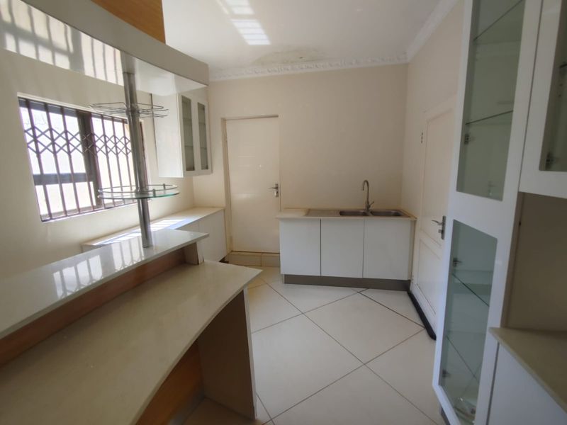 Stunning 6-Bedroom Masterpiece For Sale in Rietvlei View Estate – Serious Buyers Invited - Photo 9