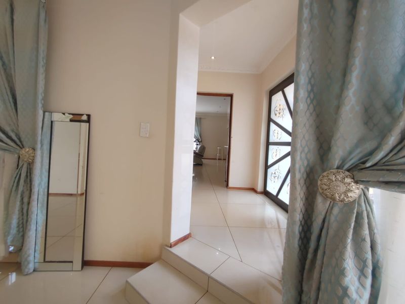 Stunning 6-Bedroom Masterpiece For Sale in Rietvlei View Estate – Serious Buyers Invited - Photo 7