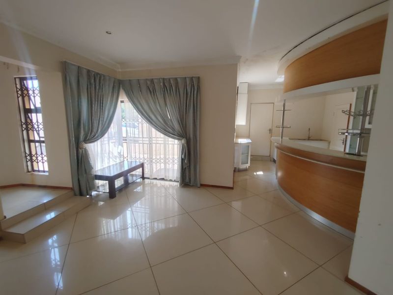 Stunning 6-Bedroom Masterpiece For Sale in Rietvlei View Estate – Serious Buyers Invited - Photo 8