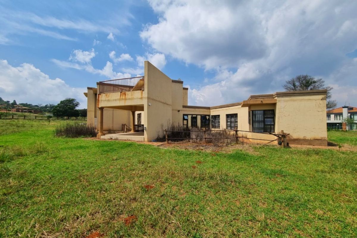 Stunning 6-Bedroom Masterpiece For Sale in Rietvlei View Estate – Serious Buyers Invited - Photo 3