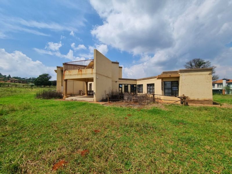 Stunning 6-Bedroom Masterpiece For Sale in Rietvlei View Estate – Serious Buyers Invited - Photo 3