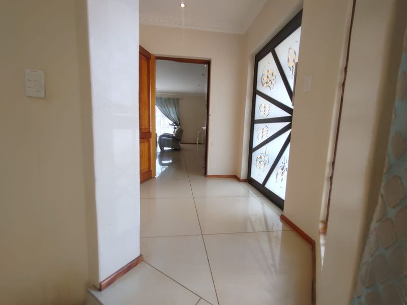 Stunning 6-Bedroom Masterpiece For Sale in Rietvlei View Estate – Serious Buyers Invited - Photo 5