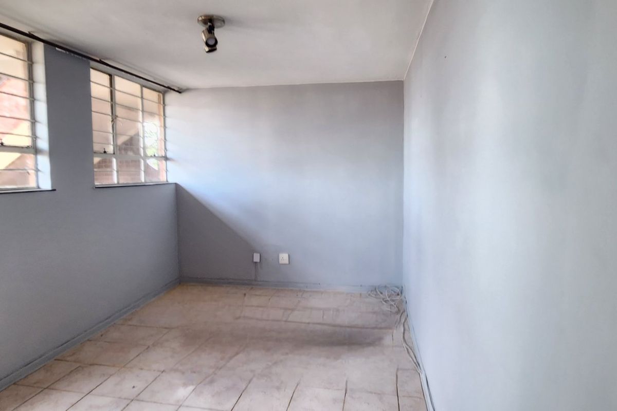 NEAT AND SPACIOUS APARTMENT IN A SECURE COMPLEX - Photo 4