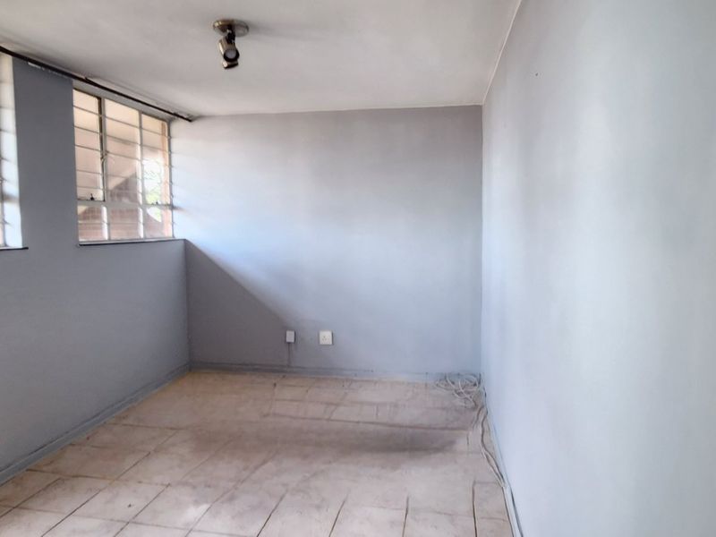 NEAT AND SPACIOUS APARTMENT IN A SECURE COMPLEX - Photo 4