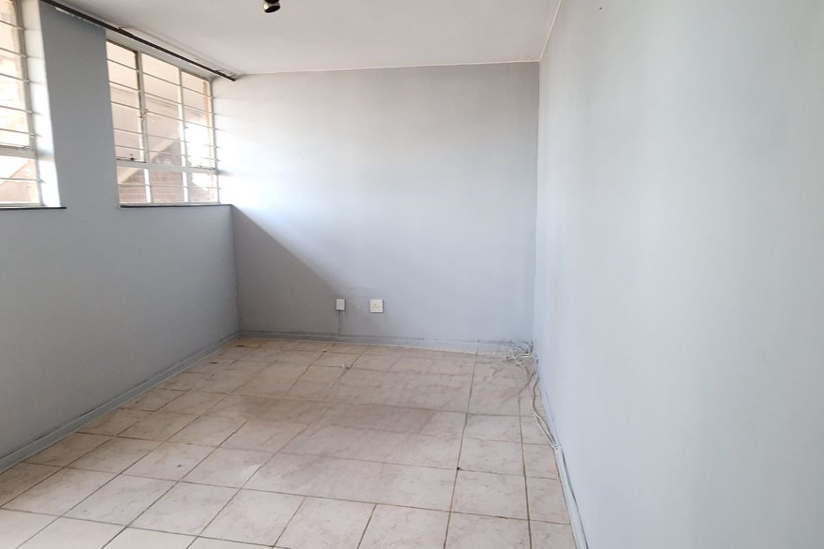 NEAT AND SPACIOUS APARTMENT IN A SECURE COMPLEX - Photo 5