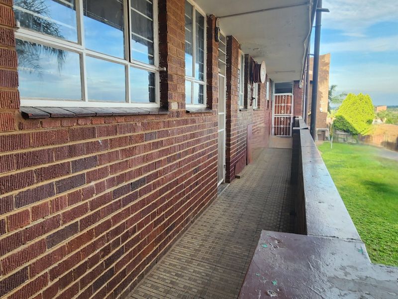 NEAT AND SPACIOUS APARTMENT IN A SECURE COMPLEX - Photo 2