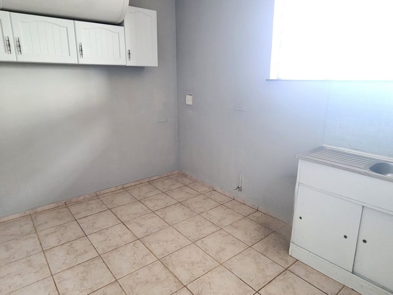 NEAT AND SPACIOUS APARTMENT IN A SECURE COMPLEX - Photo 6