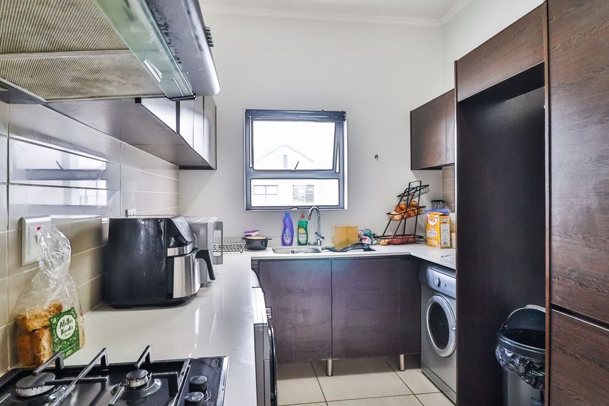 Modern 2-Bed, 2-Bath Apartment in Greenstone Ridge – Great Investment Opportunity - Photo 2