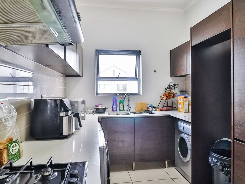 Modern 2-Bed, 2-Bath Apartment in Greenstone Ridge – Great Investment Opportunity - Photo 2