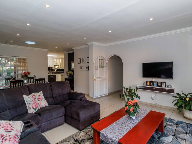 A Picture-Perfect Retreat in the Heart of Highway Gardens - Photo 5