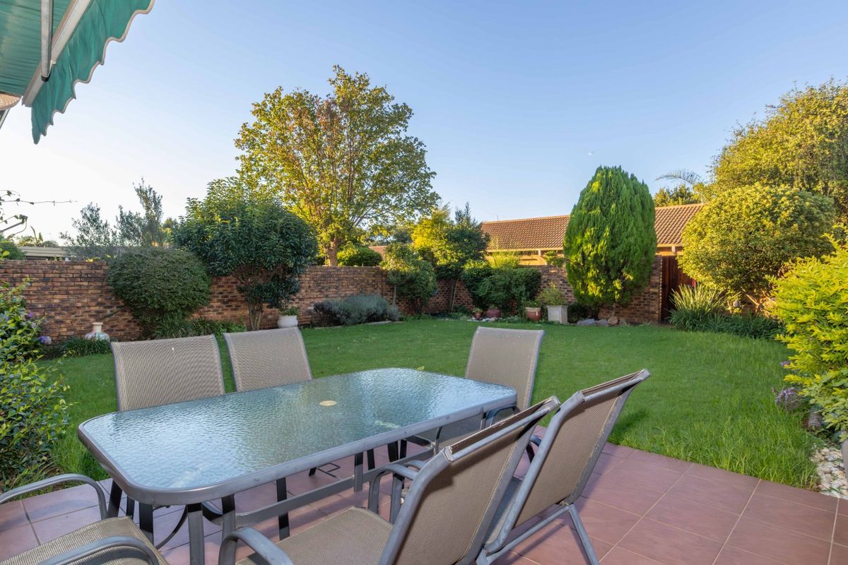 A Picture-Perfect Retreat in the Heart of Highway Gardens - Photo 4