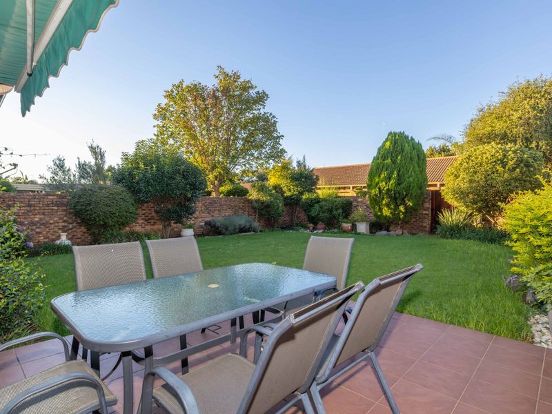 A Picture-Perfect Retreat in the Heart of Highway Gardens - Photo 4