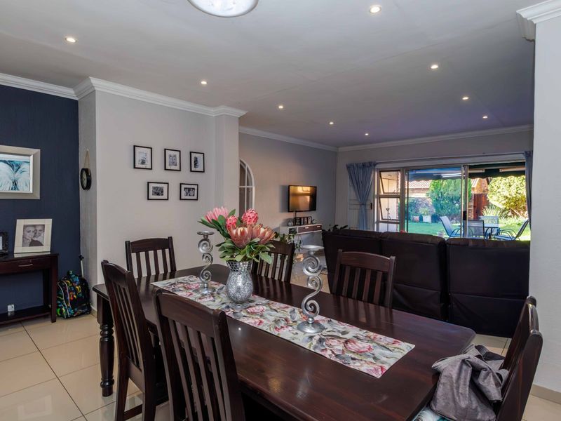 A Picture-Perfect Retreat in the Heart of Highway Gardens - Photo 9