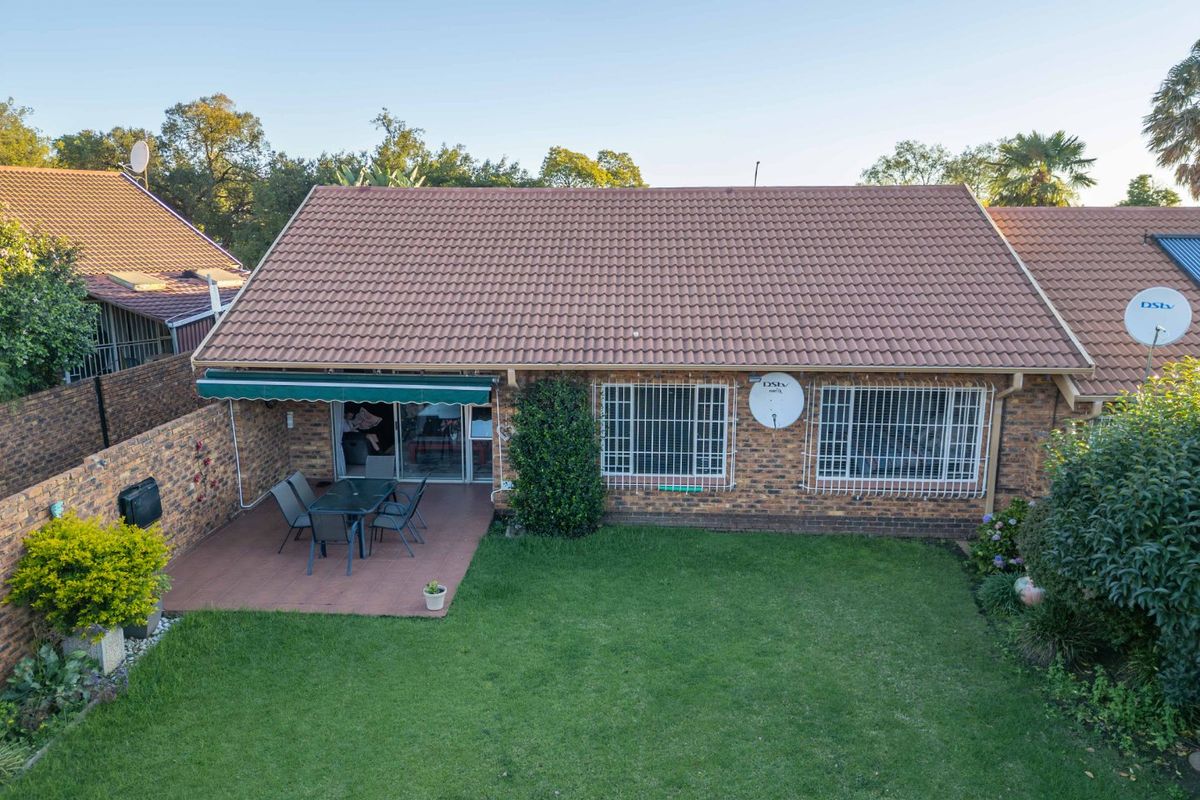 A Picture-Perfect Retreat in the Heart of Highway Gardens - Photo 2