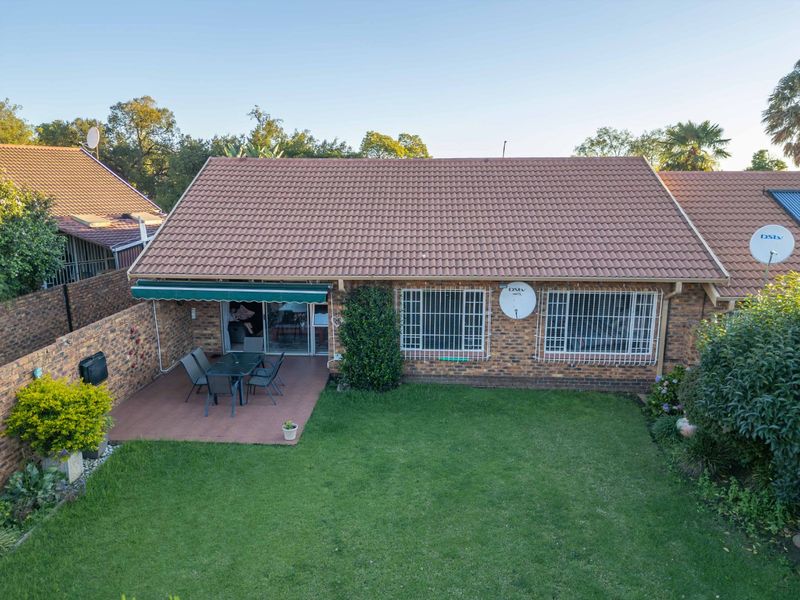 A Picture-Perfect Retreat in the Heart of Highway Gardens - Photo 2