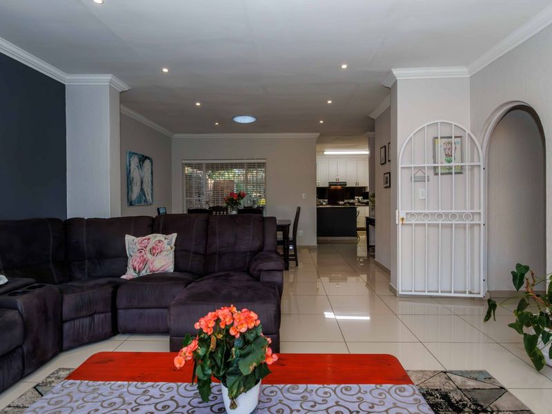 A Picture-Perfect Retreat in the Heart of Highway Gardens - Photo 6