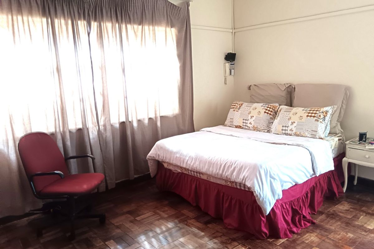 4 Bedroom 3  Bathroom Cottage  , North-Facing  Freestanding Home - Photo 4