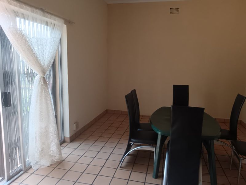 4 Bedroom 3  Bathroom Cottage  , North-Facing  Freestanding Home - Photo 9