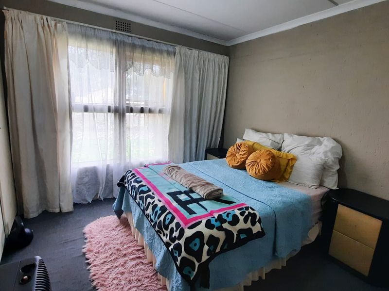 Spacious 2-Bedroom Flat in Secure Complex – Southern Suburbs, Johannesburg - Photo 10