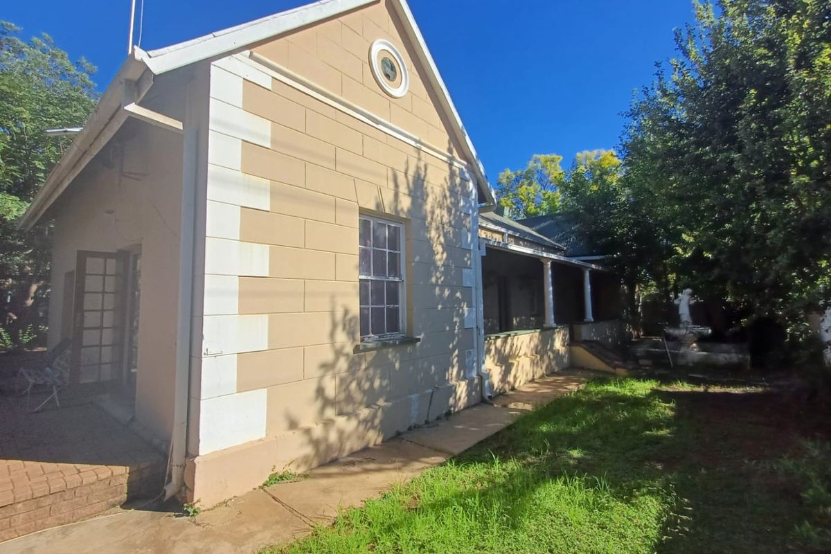 Charming Vintage Gem with Endless Potential in Oudorp - Photo 2