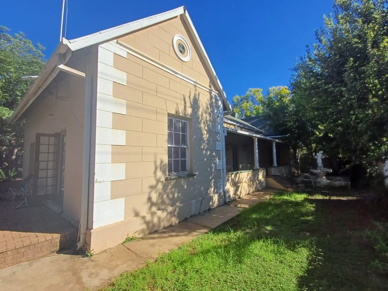 Charming Vintage Gem with Endless Potential in Oudorp - Photo 2