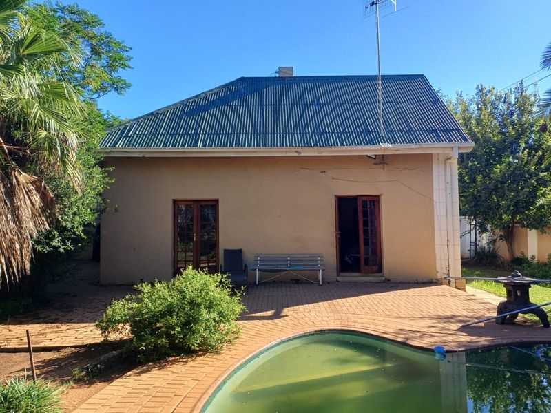Charming Vintage Gem with Endless Potential in Oudorp - Photo 8