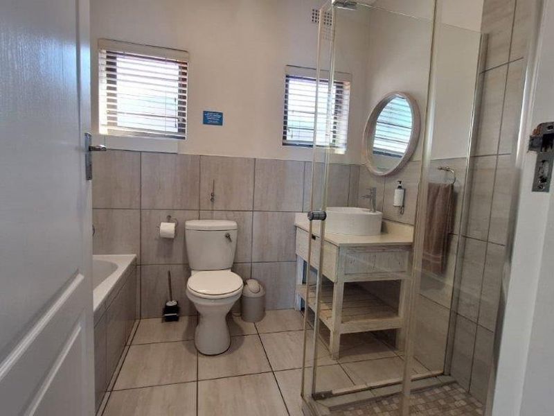 Lovely Furnished Two Bedroom Unit Set In An Excptional Resort  - Photo 10