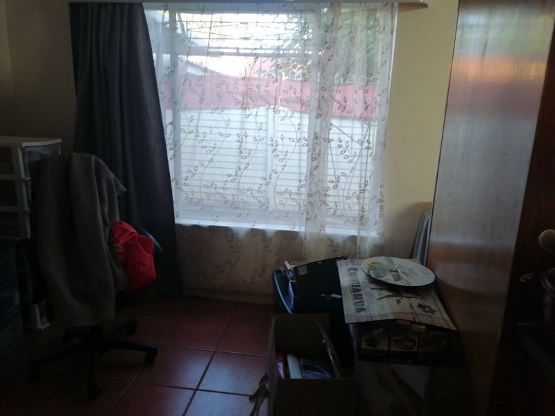 Spacios 3 bedroom family home for sale with a Bachelor Flat in Universitas Bloemfontein - Photo 7