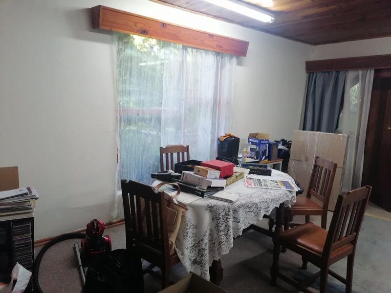 Spacios 3 bedroom family home for sale with a Bachelor Flat in Universitas Bloemfontein - Photo 6