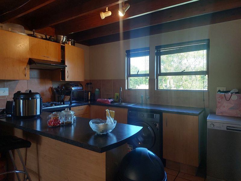 2 Bedroom Loft Apartment in Sunninghill - Photo 5