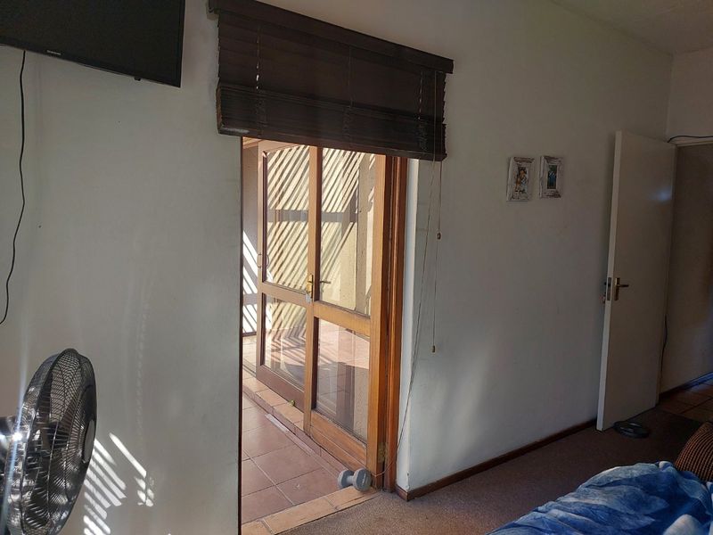 2 Bedroom Loft Apartment in Sunninghill - Photo 10