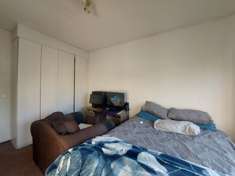 2 Bedroom Loft Apartment in Sunninghill - Photo 9