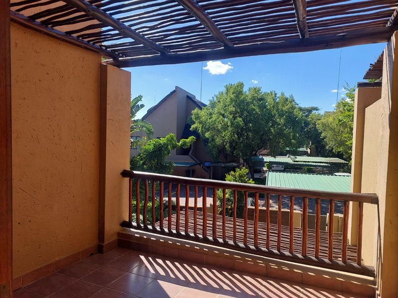 2 Bedroom Loft Apartment in Sunninghill - Photo 6