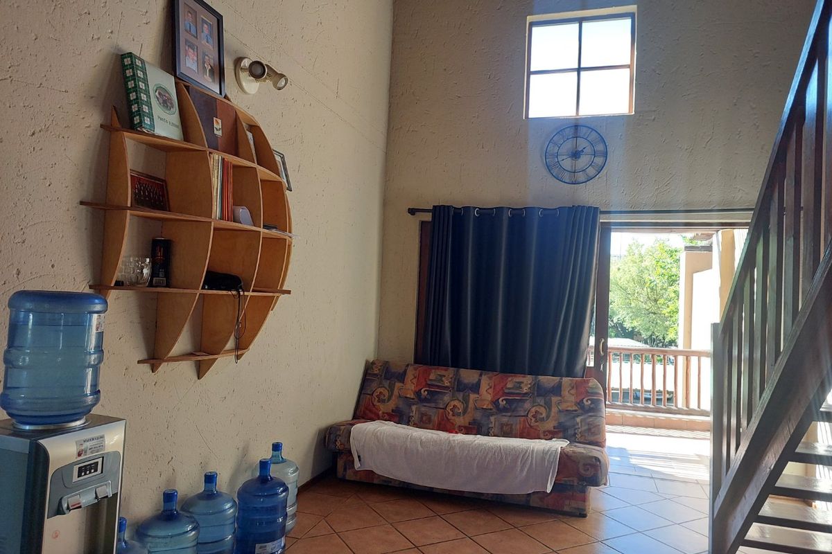 2 Bedroom Loft Apartment in Sunninghill - Photo 3