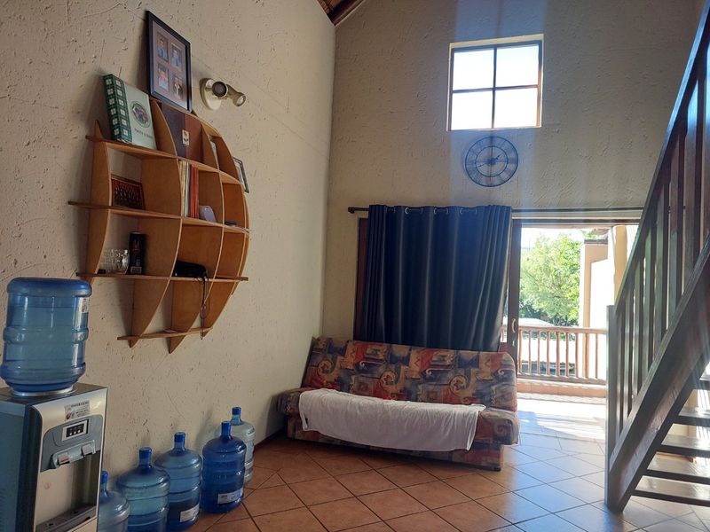 2 Bedroom Loft Apartment in Sunninghill - Photo 3