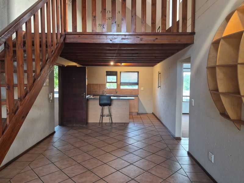 2 Bedroom Loft Apartment in Sunninghill - Photo 4