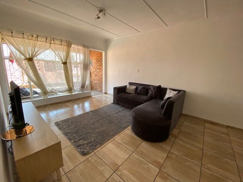 2-Bedroom Apartment in Casseldale - Photo 3