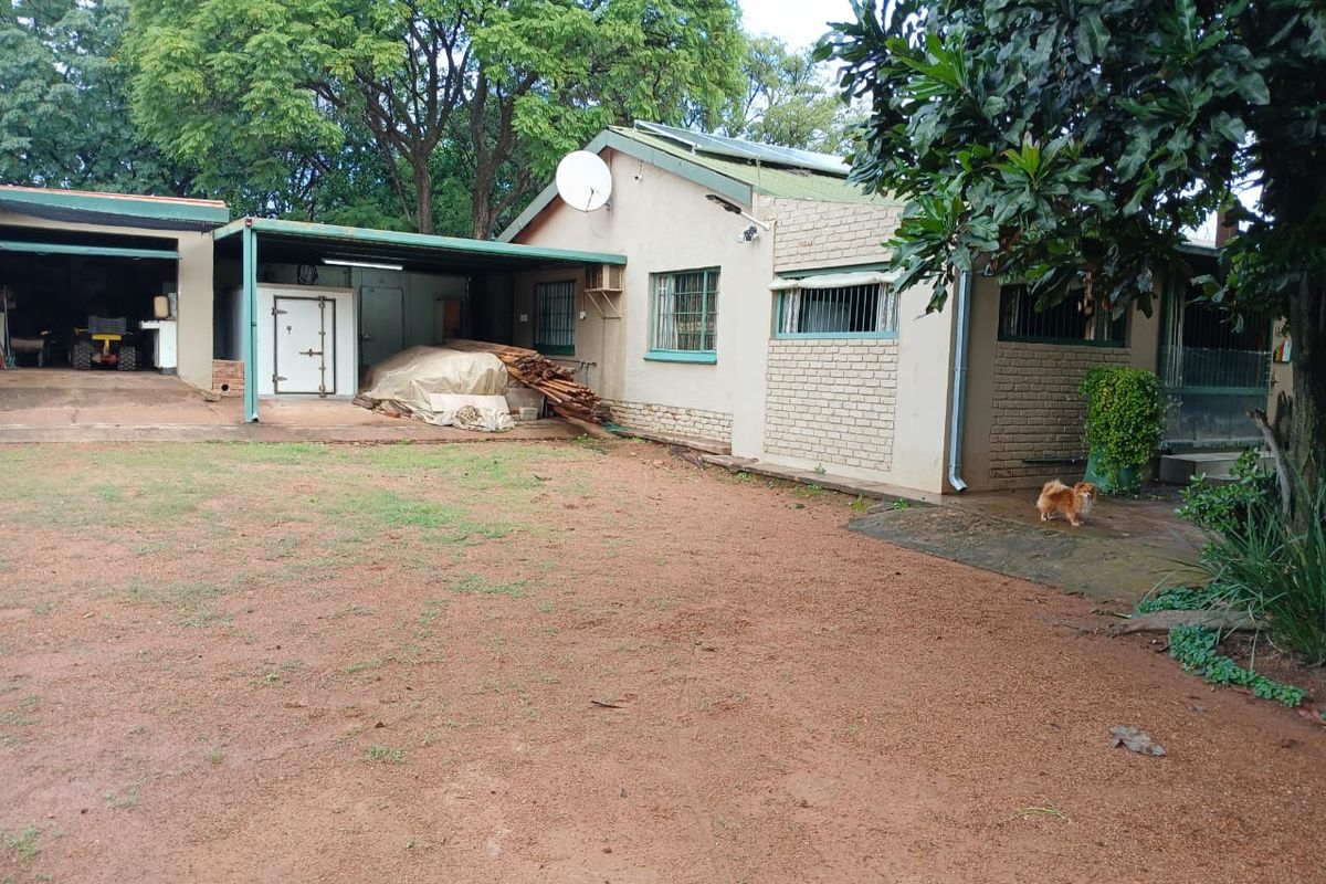 Live, Work & Farm – 8.56Ha Plot with House, Pool, Workshop & More – Vastfontein - Photo 2