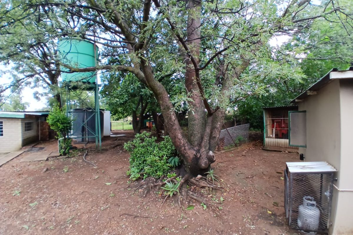 Live, Work & Farm – 8.56Ha Plot with House, Pool, Workshop & More – Vastfontein - Photo 4