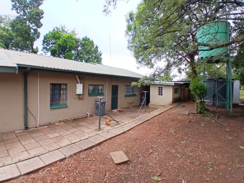 Live, Work & Farm – 8.56Ha Plot with House, Pool, Workshop & More – Vastfontein - Photo 6